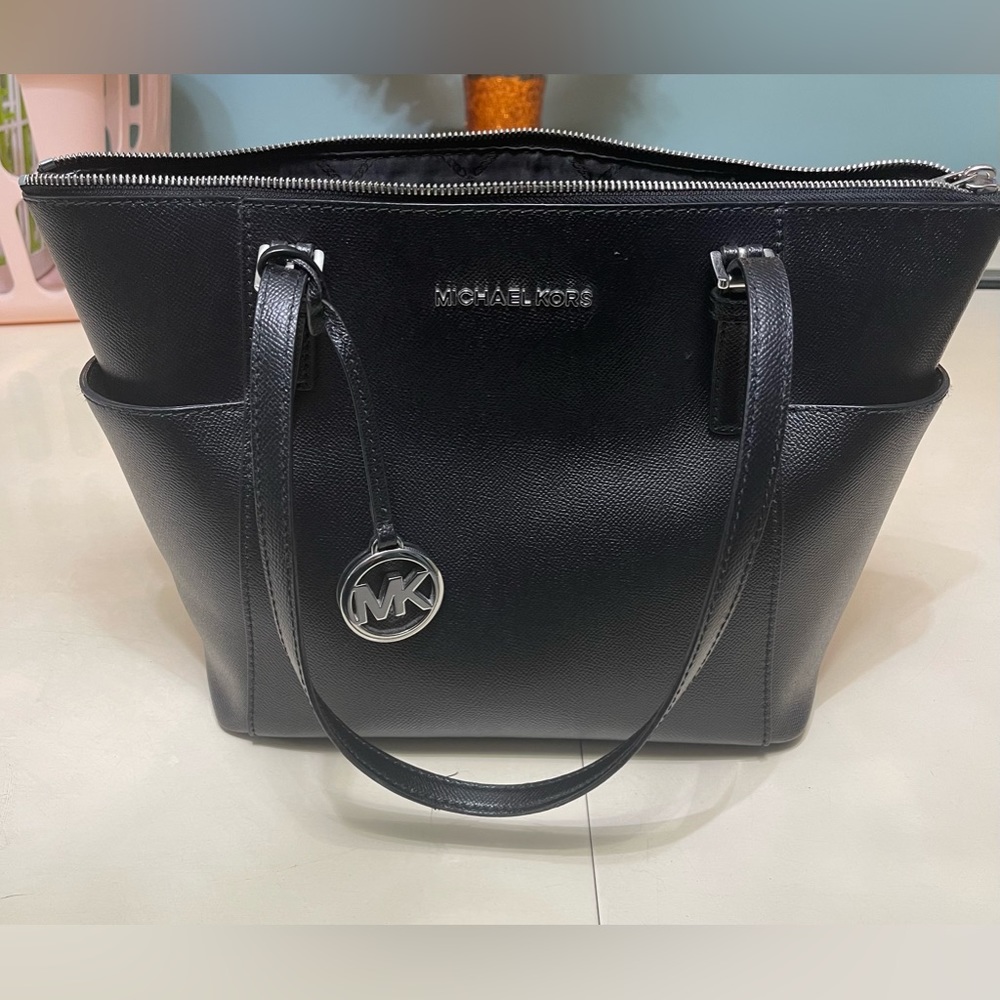 Michael Kors Jet Set East West Too Zip Tote